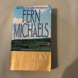 📚2/$14; 3/$16; 4/$18; 5/$20 ADD $2 for any additional books! ENJOY📚📚📚